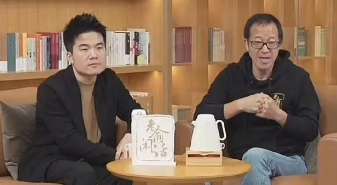 最新：董宇輝俞敏洪同臺直播，俞敏洪名字打分，解析