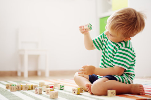 男孩起名丨出類拔萃的男寶寶高分名字，千金難買的男孩好名字