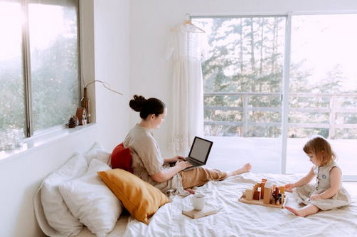 侯姓清純淡雅女孩名字，人群中一眼萬年的好聽之選